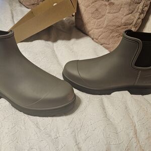 UGG Men's Short Waterproof Chelsea Rain Boots in Brown